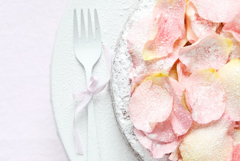Gateau A La Rose Et Aux Amandes Le Must