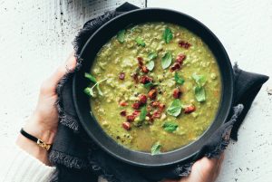 Soupe aux pois verts et lardons