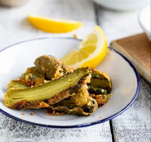 Cornichons panés sur le barbecue