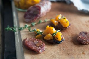 Saucissons croustillants et cerise de terre